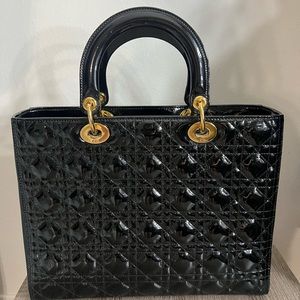 LARGE LADY DIOR BAG
Black Patent Cannage Calfskin
